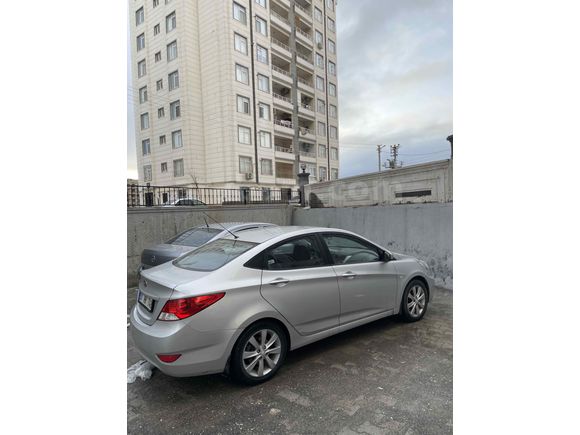 Sahibinden Hyundai Accent Blue 1.4 CVVT Mode Plus 2013 Model 