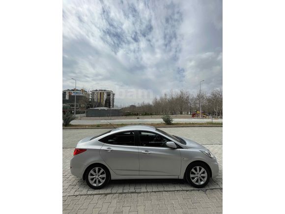 Sahibinden Hyundai Accent Blue 1.4 CVVT Mode Plus 2013 Model 