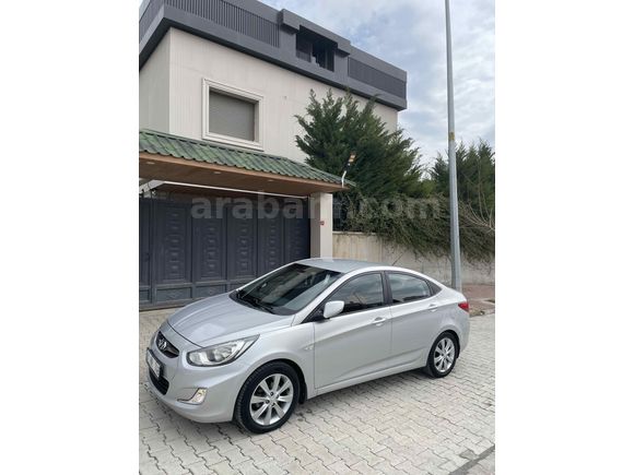 Sahibinden Hyundai Accent Blue 1.4 CVVT Mode Plus 2013 Model 