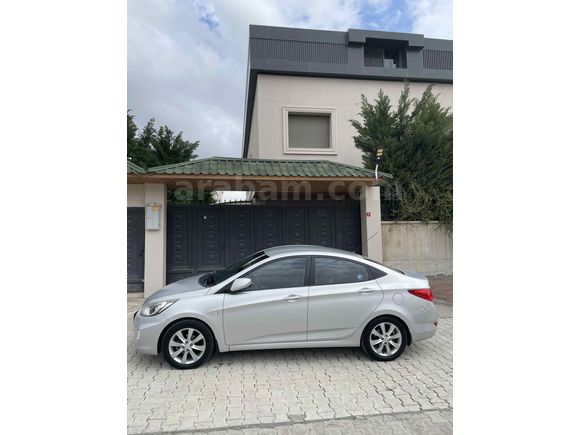 Sahibinden Hyundai Accent Blue 1.4 CVVT Mode Plus 2013 Model 