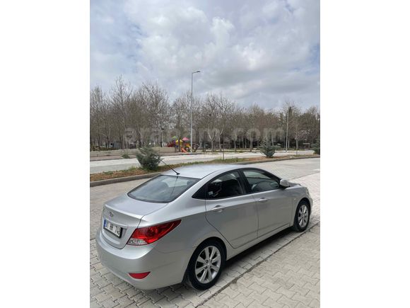 Sahibinden Hyundai Accent Blue 1.4 CVVT Mode Plus 2013 Model 