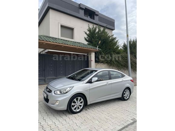 Sahibinden Hyundai Accent Blue 1.4 CVVT Mode Plus 2013 Model 