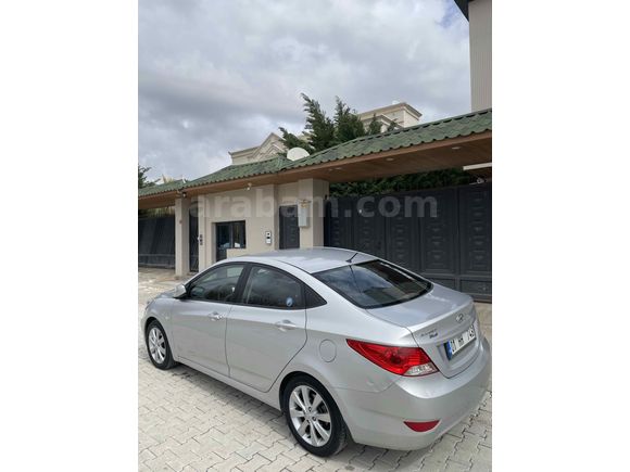 Sahibinden Hyundai Accent Blue 1.4 CVVT Mode Plus 2013 Model 