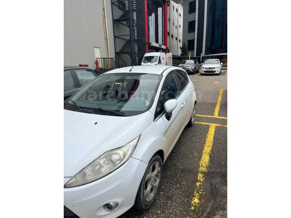 Sahibinden Ford Fiesta 1.4 Titanium 2010 Model  155.000 km Beyaz