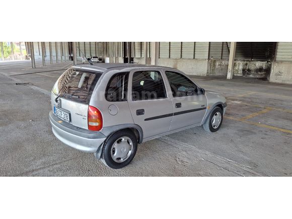 Sahibinden Temiz Opel Corsa 2000 model 1.4 GLS