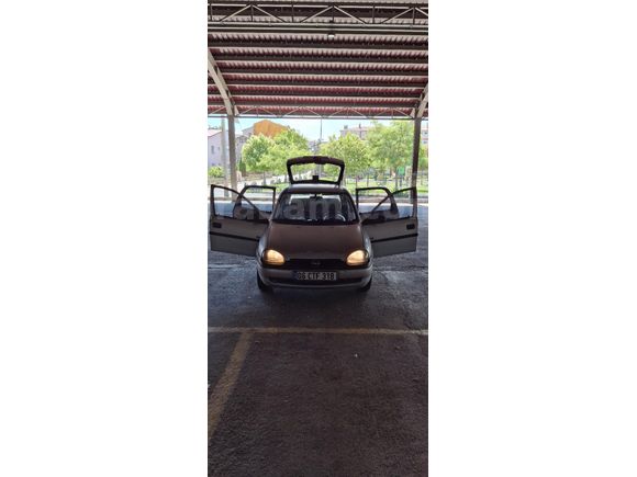 Sahibinden Temiz Opel Corsa 2000 model 1.4 GLS