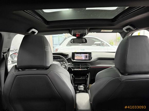 MAKER OTO'DAN 2025 MODEL PEUGEOT 2008 1.2 PURETECH GT EAT8