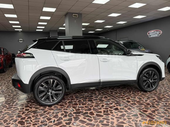 MAKER OTO'DAN 2025 MODEL PEUGEOT 2008 1.2 PURETECH GT EAT8