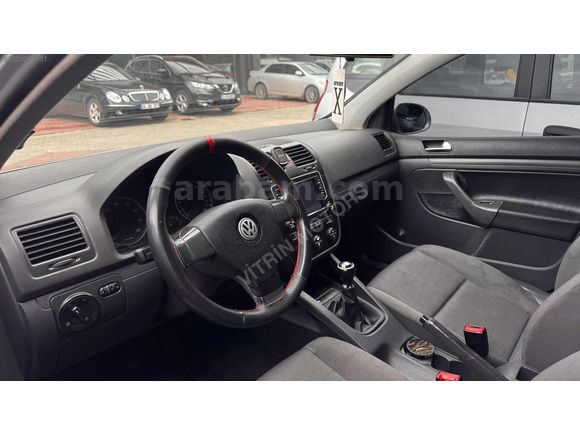 VİTRİN'DEN 2004 MODEL 1.6 BENZİNLİ GOLF