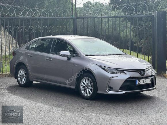 TOYOTA COROLLA 1.8 HYBRİD - DEĞİŞENSİZ - KREDİ VE TAKSİT İMKANI