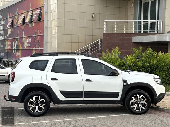 2023 DUSTER 1.5 DCİ 4X4 +ESSENTİAL +13.500 KM +ÇEKİ DEMİRİ