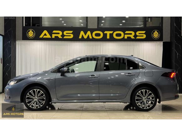 2020 Corolla 1.8 Hybrid Flame X-Pack CAM TAVAN SERVİS BAKIMLI
