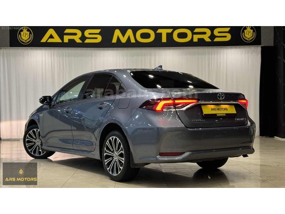 2020 Corolla 1.8 Hybrid Flame X-Pack CAM TAVAN SERVİS BAKIMLI