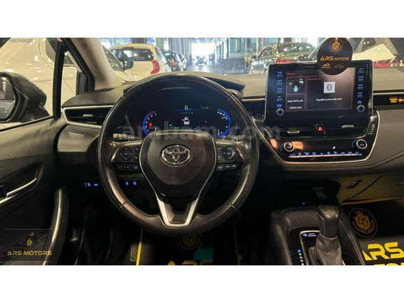 2020 Corolla 1.8 Hybrid Flame X-Pack CAM TAVAN SERVİS BAKIMLI