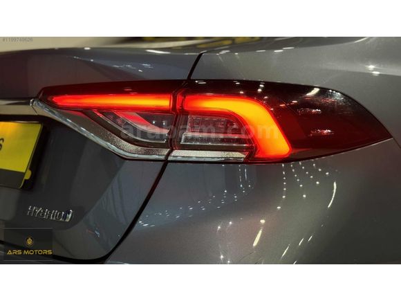 2020 Corolla 1.8 Hybrid Flame X-Pack CAM TAVAN SERVİS BAKIMLI