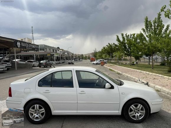 2004 BORA OTOMATİK BENZİNLİ LPGLİ