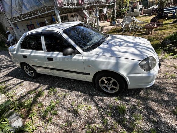 Sahibinden Hyundai Accent 1.5 CRDi Admire 2005 Model  280.000 km Beyaz