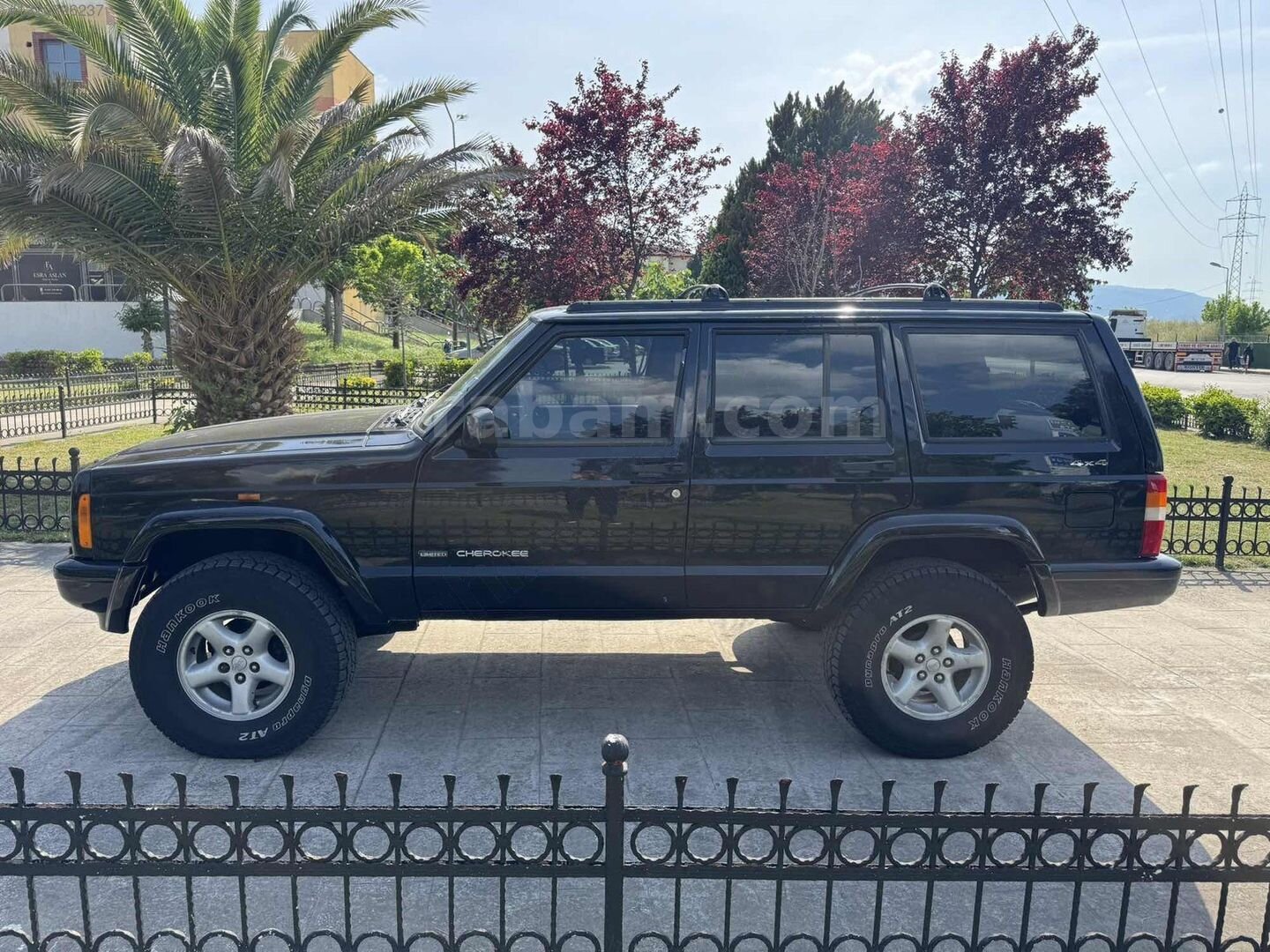 Galeriden Jeep Cherokee 2.5 TD 1998 Model Kocaeli 238.000 km Siyah 4