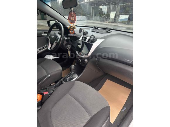 Sahibinden Hyundai Accent Blue 1.6 CRDI Mode 2012 Model 