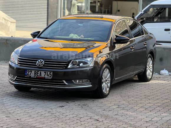 Sahibinden Volkswagen Passat 1.6 TDi BlueMotion Comfortline 2012 Model içi Bejdir.