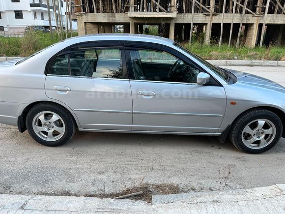 MEMURDAN SATILIK TEMİZ VE BAKIMLI HONDA 