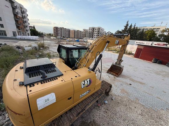 Galeriden Caterpillar 2023 model 320d3gc 3.300 saate  