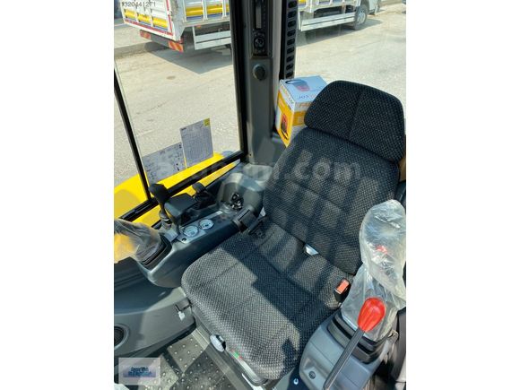 AYSAR'DAN 2025 NEW HOLLAND E35D SATILIK MİNİ EKSKAVATÖR