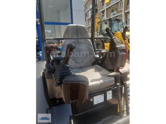 AYSAR'DAN 2025 NEW HOLLAND E17D SATILIK MİNİ EKSKAVATÖR