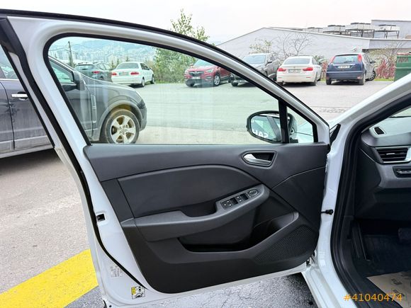 2025 CLIO 1.0 EVOLUTION GSR2 BOYASIZ K.KARTA TAKSİT / 0.99 KREDİ
