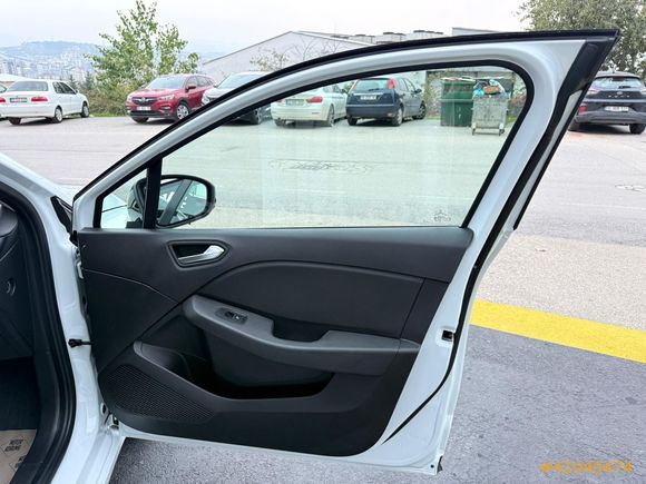 2025 CLIO 1.0 EVOLUTION GSR2 BOYASIZ K.KARTA TAKSİT / 0.99 KREDİ