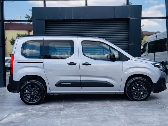 ADANZY AUTO'dan 2025M CITROEN BERLİNGO HATASIZ 10 BİN KM DE