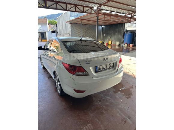 Sahibinden Hyundai Accent Blue 1.6 CRDI Mode Plus 2012 Model  245.000 km Beyaz