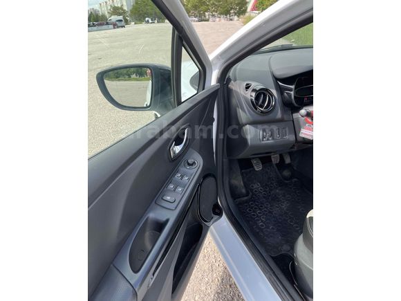 Memurdan Hasar Kayıtsız 2015 Model Renault Clio 1.5 dCi Icon Paket