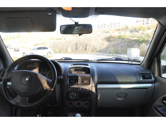 Renault Clio 1.4 Privilege 2003 Model MEMURDAN TEMİZ VE BAKIMLI CLİO(AVRUPA MONTAJ)