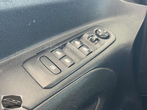 2020 MODEL CAM TAVAN BOYASIZ OPEL COMBO EXCELLENCE 1.5 D 130 HP