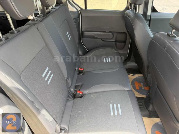 AKOTO FORD 2.ELDEN 2025 FORD COURİER ACTİVE BENZİN OTOMATİK
