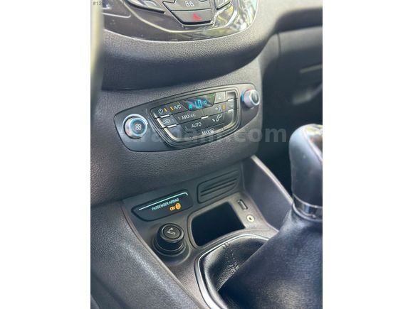 ECEMİR AUTO'DAN 2016 FORD COURİER 1.6 DİZEL TİTANİUM 145 BİN KM