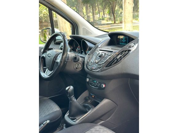 ECEMİR AUTO'DAN 2016 FORD COURİER 1.6 DİZEL TİTANİUM 145 BİN KM