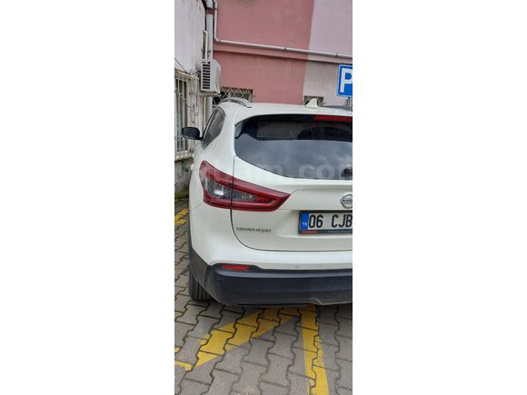 Sahibinden Nissan Qashqai 1.3 DIG-T Sky Pack 2020 Model  38.000 km Beyaz