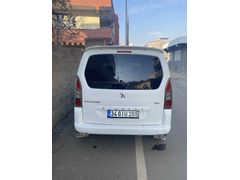 Sahibinden Peugeot Partner 1.6 HDI Adventure 2011 Model  311.000 km Beyaz