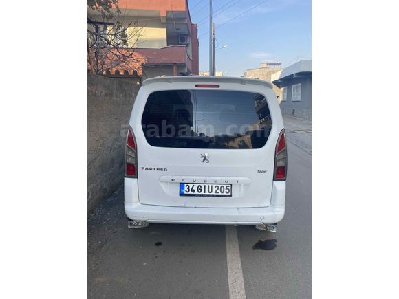 Sahibinden Peugeot Partner 1.6 HDI Adventure 2011 Model  311.000 km Beyaz