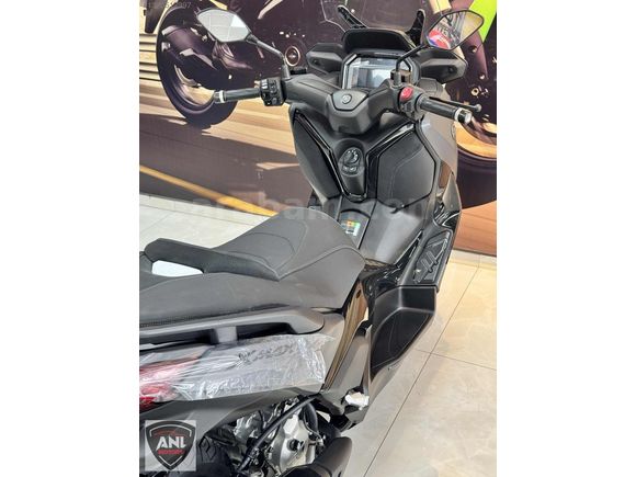 2026 MODEL YAMAHA X-MAX 250 TECH MAX GRİ
