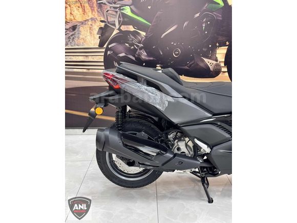 2026 MODEL YAMAHA X-MAX 250 TECH MAX GRİ