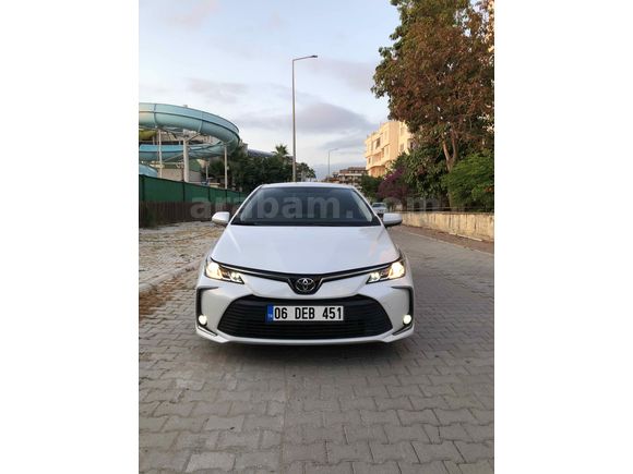 Bankacıdan temiz Toyota Corolla 1.5 Dream 2022 Model Galaksi beyazı