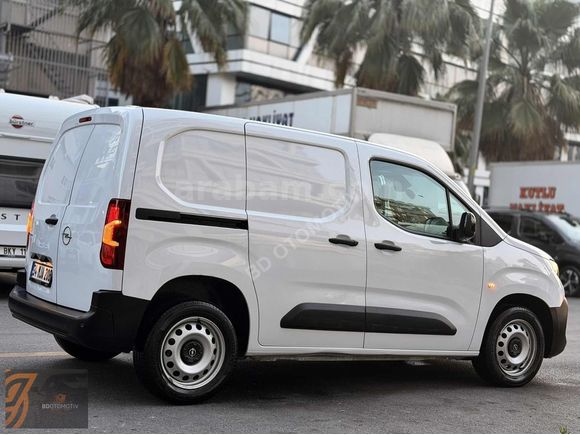 BOYASIZ 2024 OPEL COMBO CARGO 1.5 EDITION 2+1 45.000KM