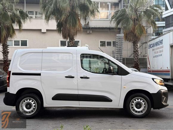 BOYASIZ 2024 OPEL COMBO CARGO 1.5 EDITION 2+1 45.000KM