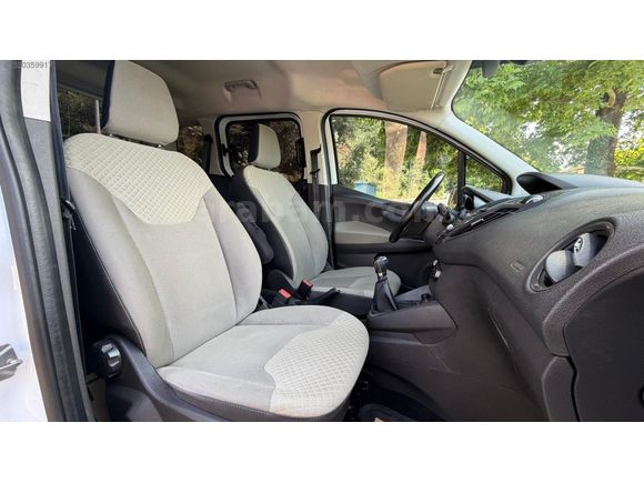 SAKLI GARAJ'DAN HATASIZ FORD TOURNEO COURİER
