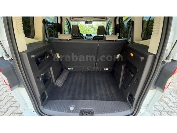 SAKLI GARAJ'DAN HATASIZ FORD TOURNEO COURİER