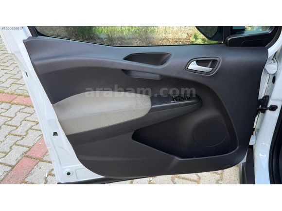 SAKLI GARAJ'DAN HATASIZ FORD TOURNEO COURİER