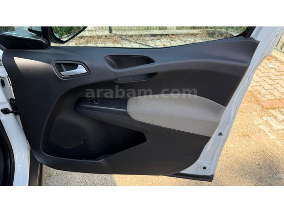 SAKLI GARAJ'DAN HATASIZ FORD TOURNEO COURİER
